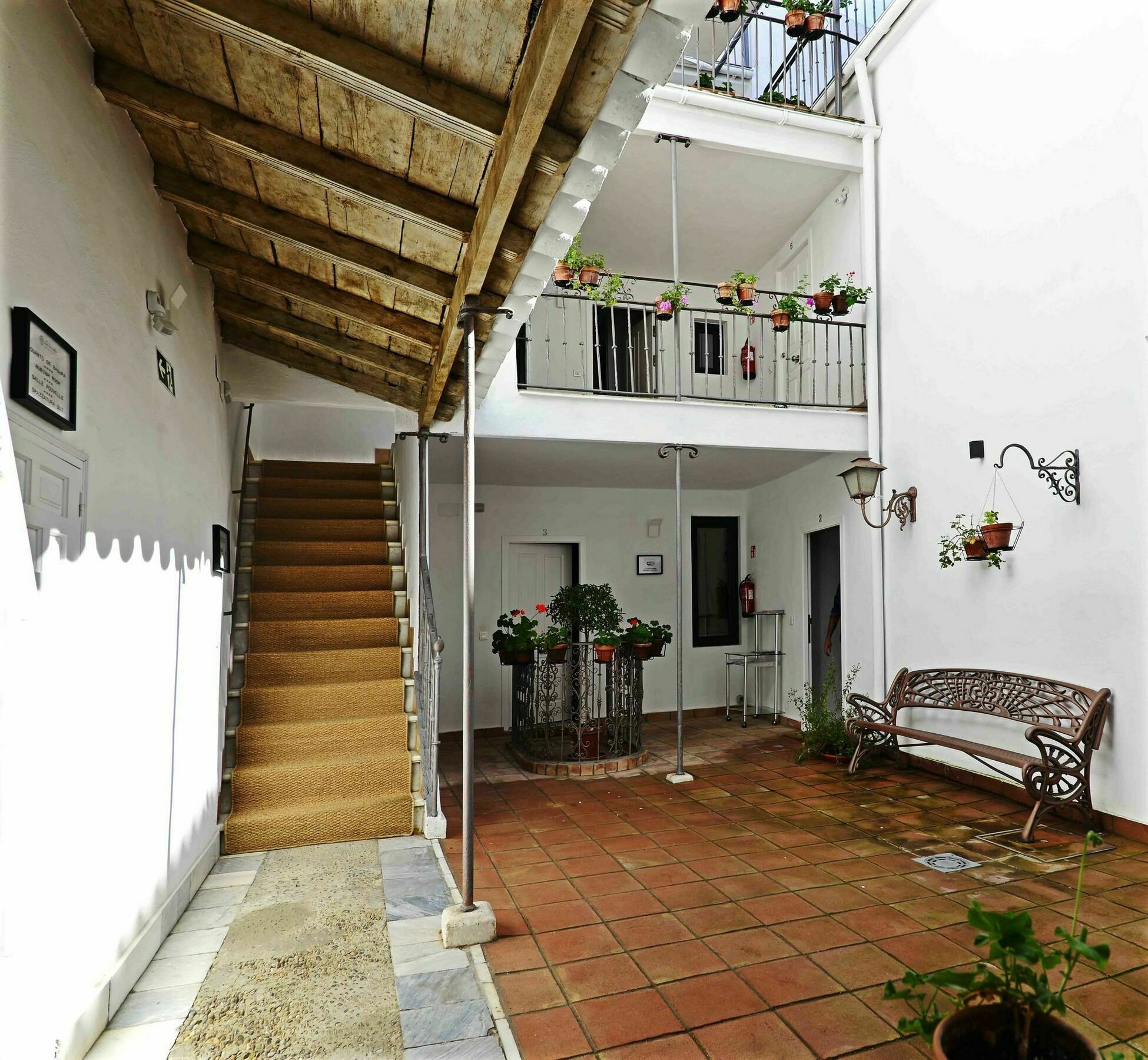 Selecta Apartments Los Venerables Севилья Экстерьер фото